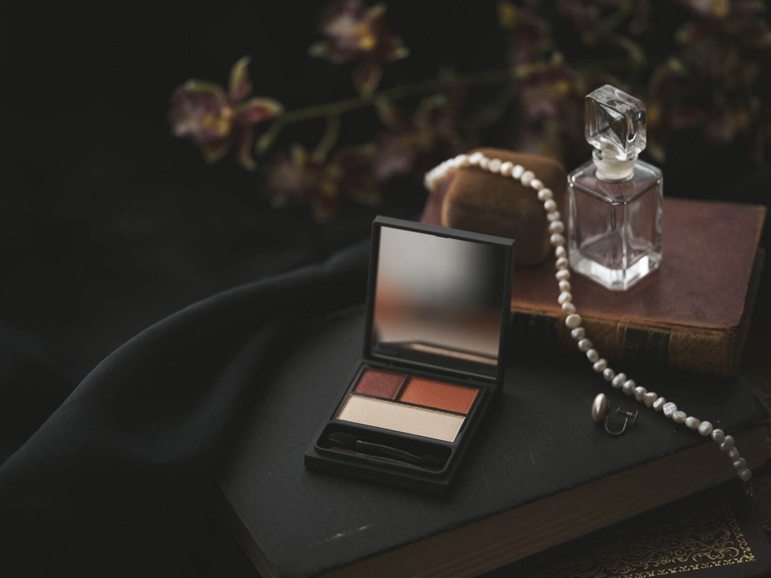 Guerlain帝皇蜂姿发用复原蜜;百雀羚男士冰感防晒喷雾;野兽派微笑樱花系列... | 新品速递