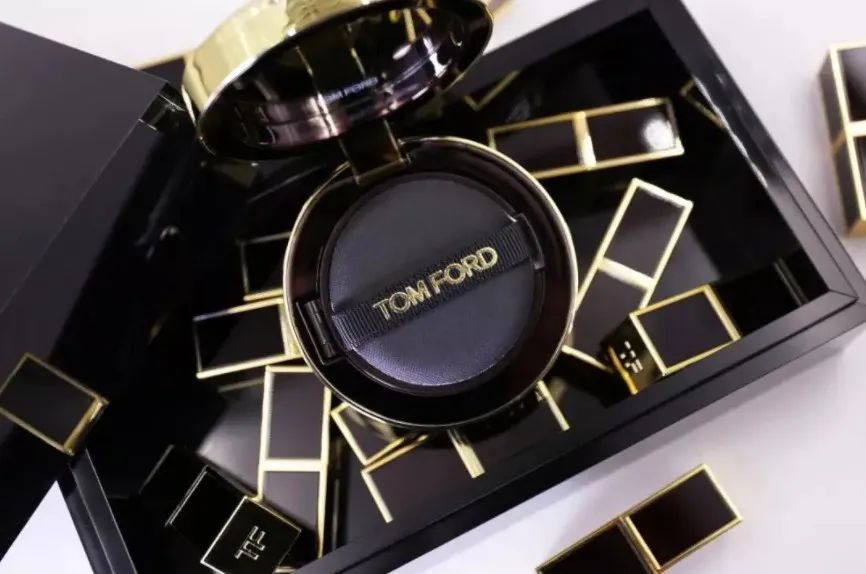 雅诗兰黛以28亿美元收购Tom Ford、药监局发布医用透明质酸钠新规、相宜本草时隔10年再次冲刺A股... | 美妆风向标