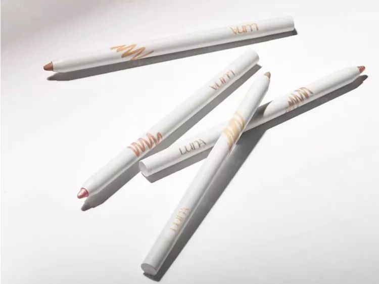 美妆圈一周新品(下):娇兰限定绿野寻踪系列;UNNY悠宜邂逅系列唇部精华蜜;芭比波朗小绒金口红... | 新品速递
