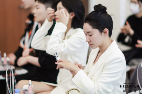 Filorga菲洛嘉携手行业专家发布NCEF 2.0升级 “从针尖到指尖”赋能新品“超水光小针管”精华开启水光抗老新征程